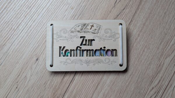 Holz-Geschenkkarte "Zur Konfirmation“ - Bibel & Ornamente
