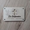 Holz-Geschenkkarte "Zur Konfirmation“ - Taube & Kreuzstrahlen